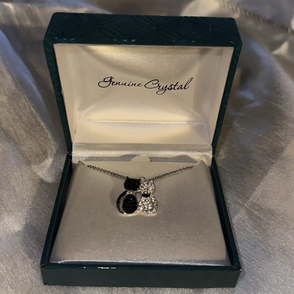 Genuine Crystal 2 cat pendant on Silver Chain- New/ Never Worn - Great Gift !
